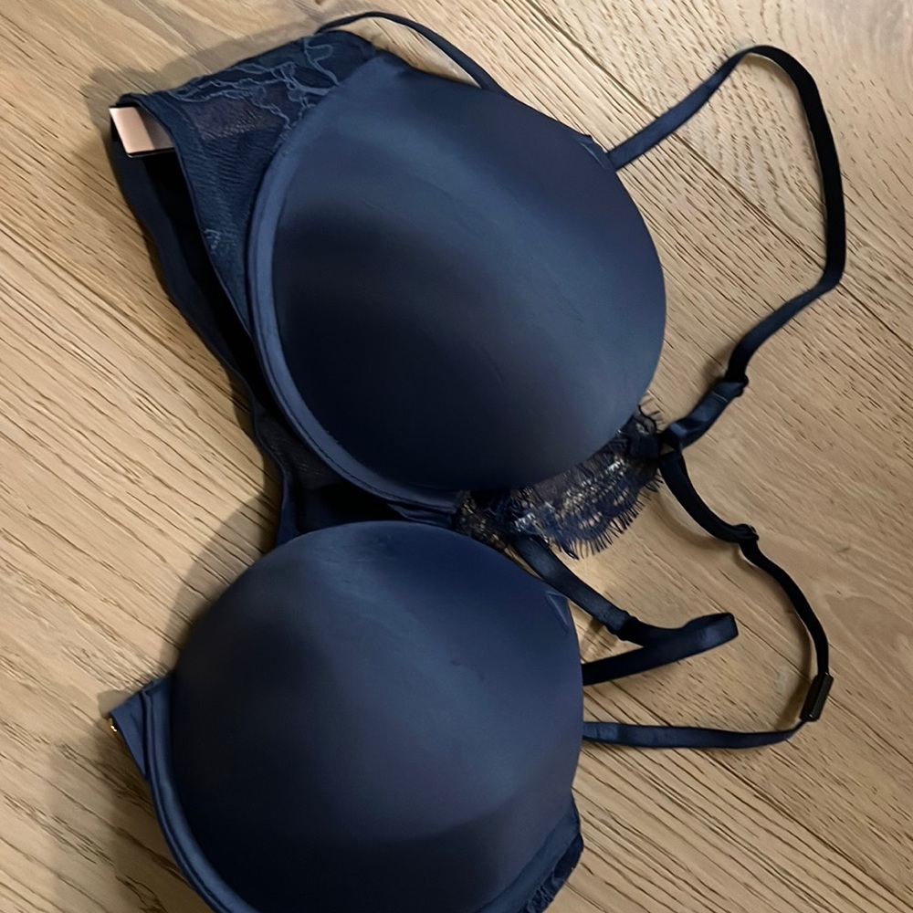 Victoria’s Secret front closing racer back bra